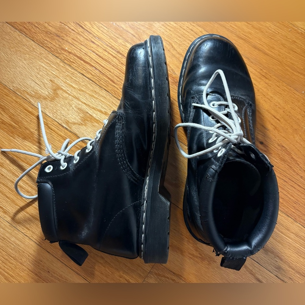 Dr. Martens Black Leather Men's Boots - Picture 4 of 5